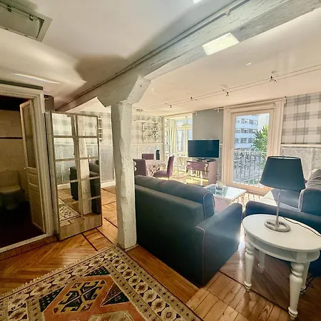 En El Centro De En La Plaza Juan Carlos I Lejlighed