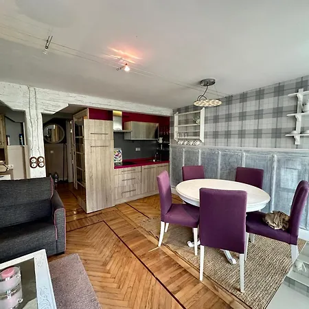 En El Centro De En La Plaza Juan Carlos I