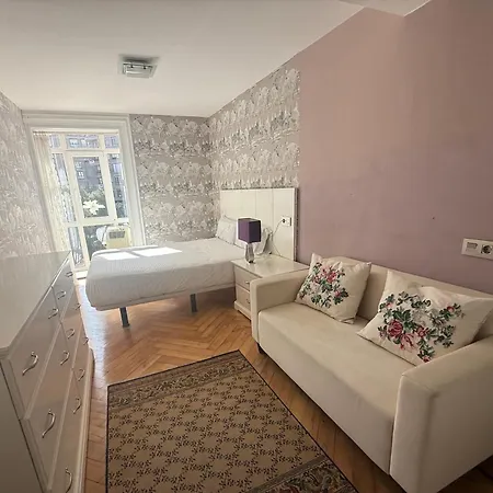 En El Centro De En La Plaza Juan Carlos I Santander