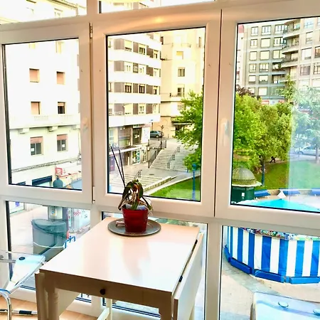 En El Centro De En La Plaza Juan Carlos I Santander