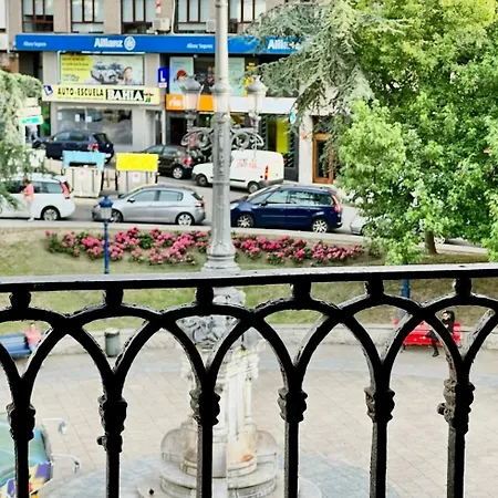 En El Centro De En La Plaza Juan Carlos I Apartmán *