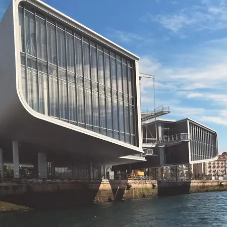 En El Centro De En La Plaza Juan Carlos I Apartment