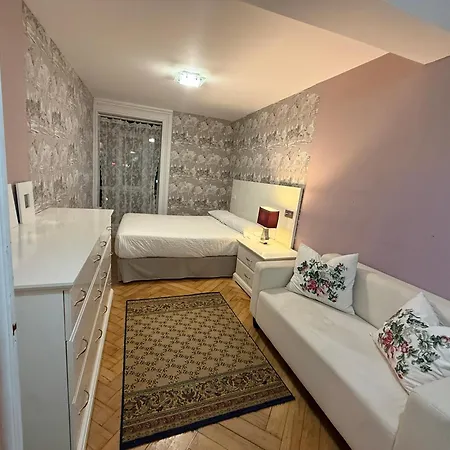 En El Centro De En La Plaza Juan Carlos I Apartman