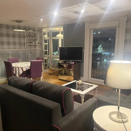 En El Centro De En La Plaza Juan Carlos I Apartman Santender