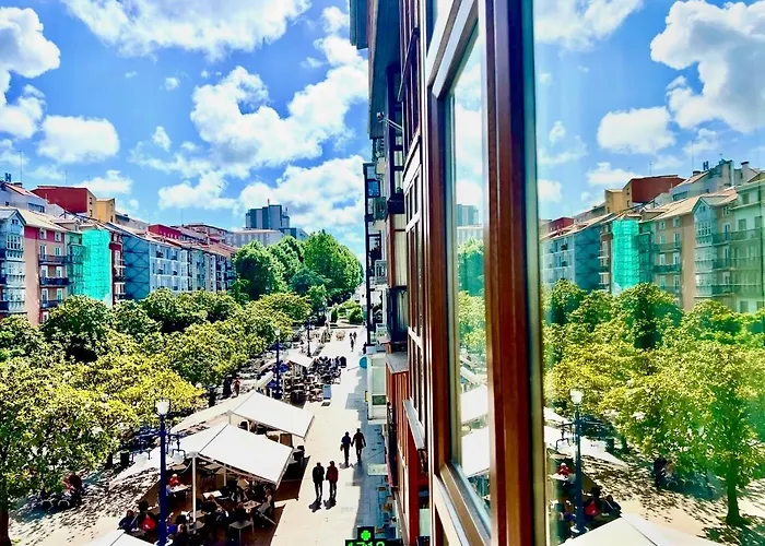 En El Centro De En La Plaza Juan Carlos I