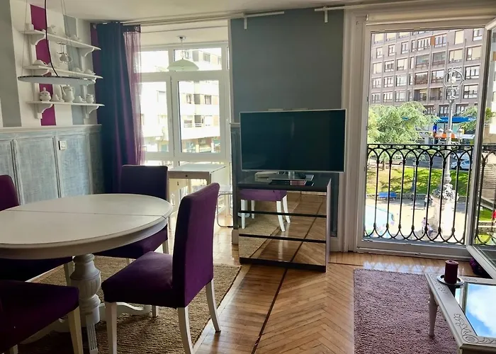 En El Centro De En La Plaza Juan Carlos I