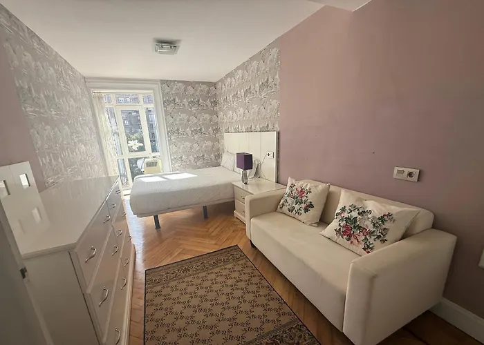 En El Centro De En La Plaza Juan Carlos I Santander