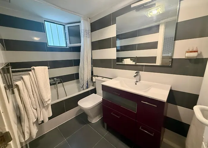 En El Centro De En La Plaza Juan Carlos I Apartman Santender