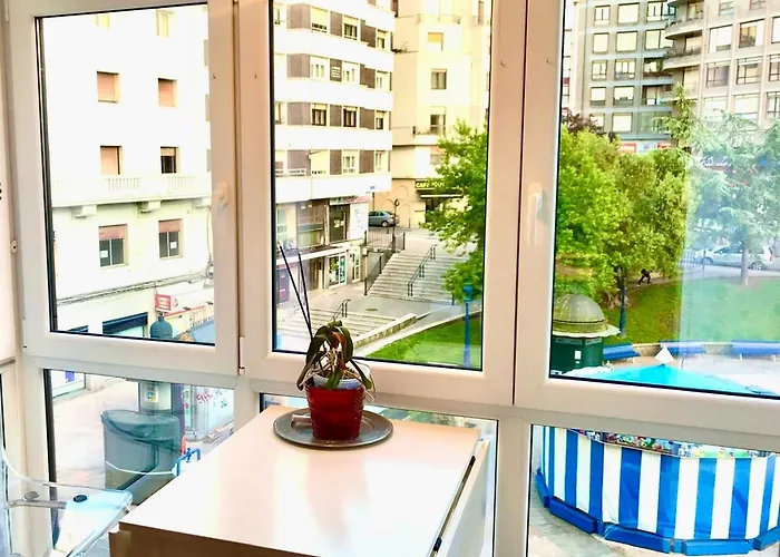 En El Centro De En La Plaza Juan Carlos I Santander