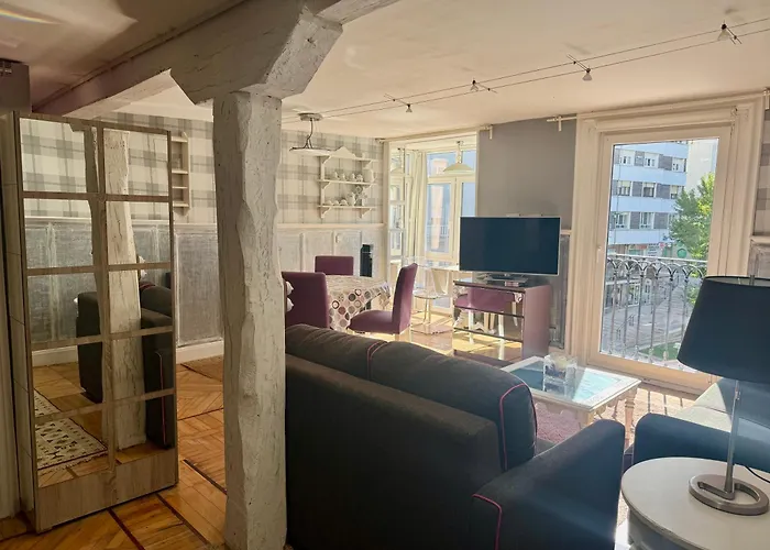 En El Centro De En La Plaza Juan Carlos I Apartamento Santander