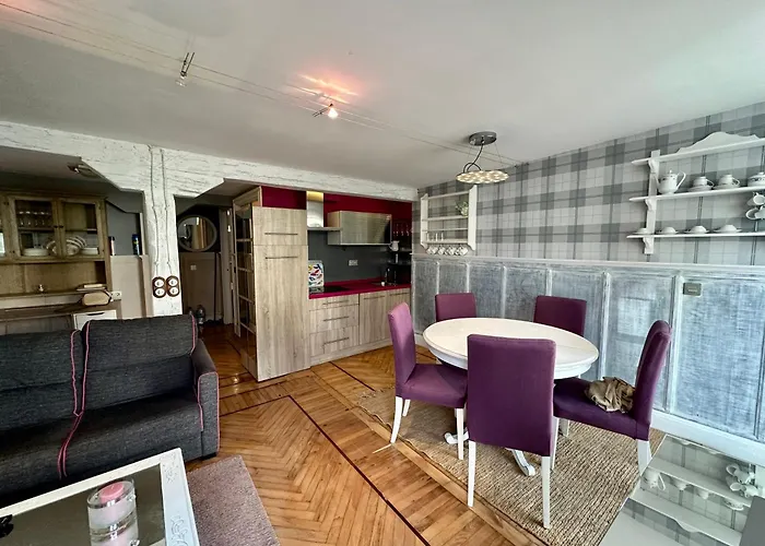 En El Centro De En La Plaza Juan Carlos I